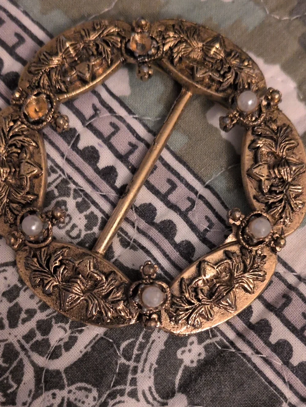 Estate Gold Floral Circle Brooch with Pearl Cabochons